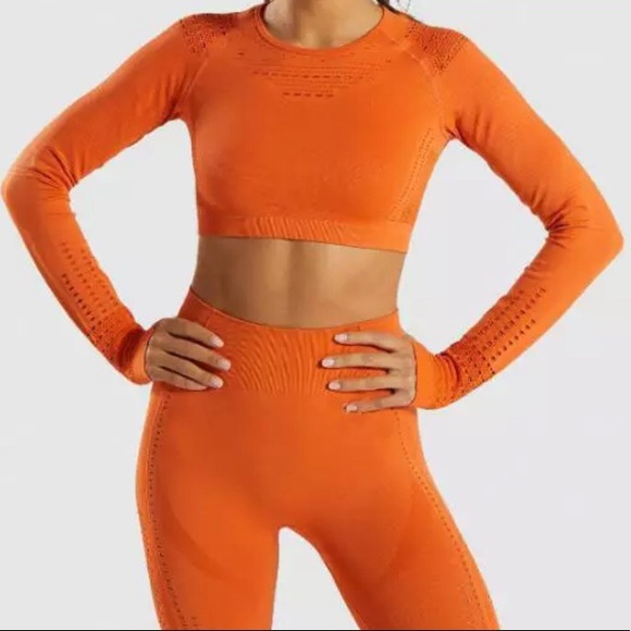 Tops - Orange crop active top with thumb holes 💪🏻